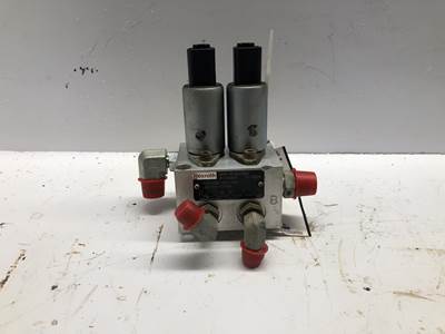 Caterpillar TL642 Hydraulic Valve