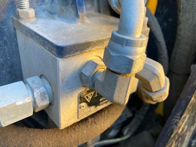 Caterpillar TL642 Hydraulic Valve