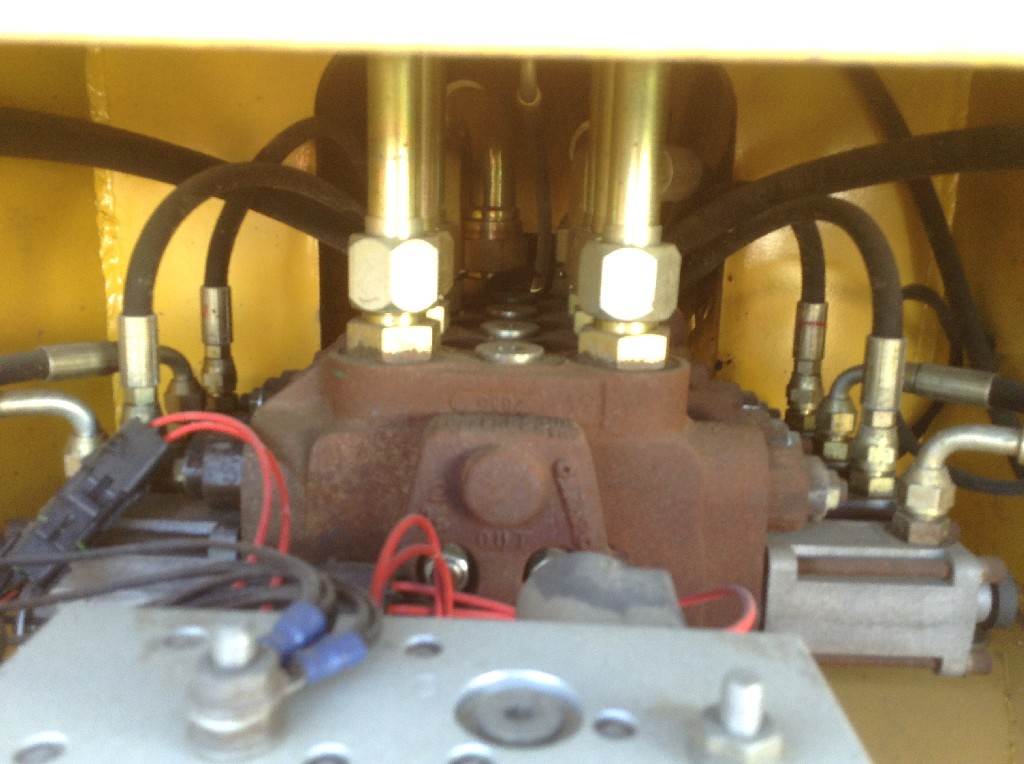 gehl 5625 electric solenoid valve