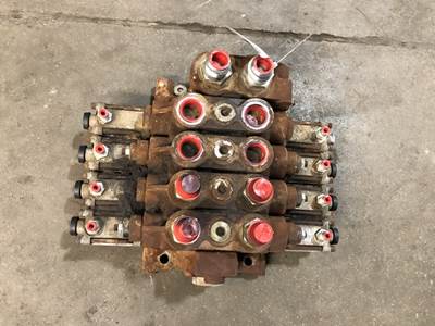 Gehl DL10H55 Hydraulic Valve