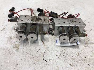 Gehl DL10H55 Hydraulic Valve