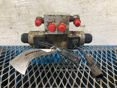 Gehl DL8H44 Hydraulic Valve