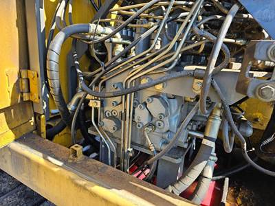 John Deere 225C LC Hydraulic Valve