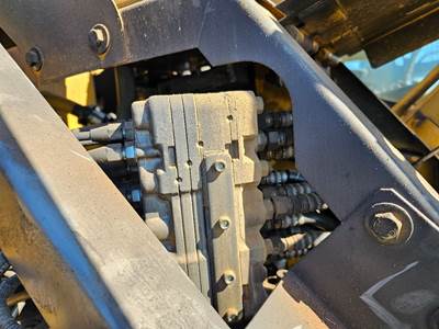 John Deere 225C LC Hydraulic Valve