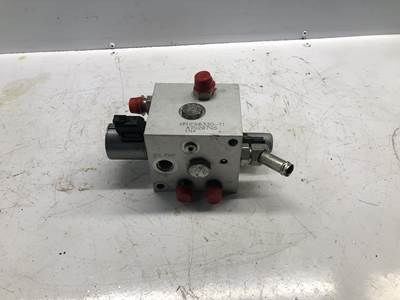 John Deere 324E Hydraulic Valve