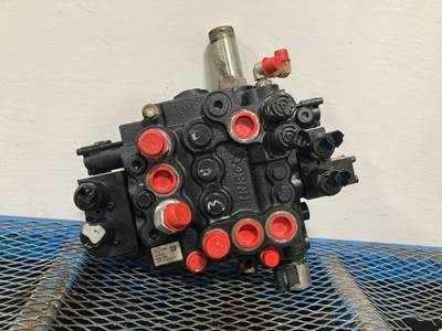 John Deere 324E Hydraulic Valve