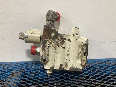 John Deere 324E Hydraulic Valve