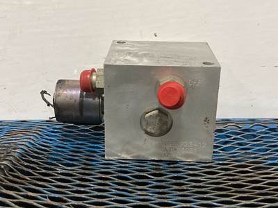 John Deere 324E Hydraulic Valve