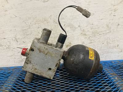 John Deere 324J Hydraulic Valve
