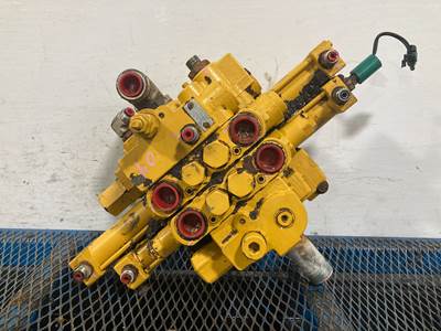 John Deere 444K Hydraulic Valve