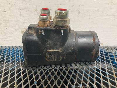 John Deere 444K Hydraulic Valve