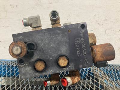 John Deere 444K Hydraulic Valve