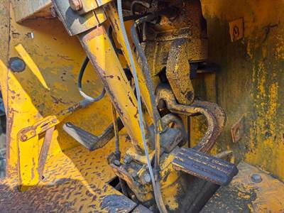 John Deere 544B Hydraulic Valve