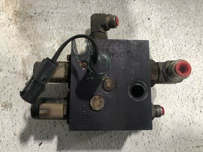 John Deere 544J Hydraulic Valve