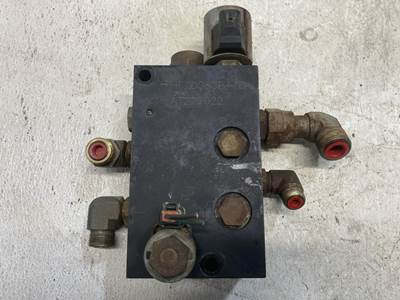 John Deere 544J Hydraulic Valve