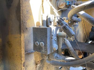 John Deere 544J Hydraulic Valve