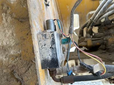 John Deere 544J Hydraulic Valve