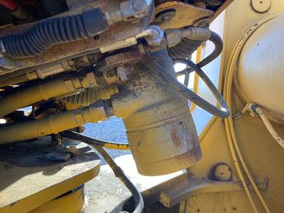 John Deere 624E Hydraulic Valve