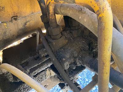 John Deere 624E Hydraulic Valve