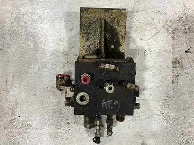 John Deere 624K Hydraulic Valve