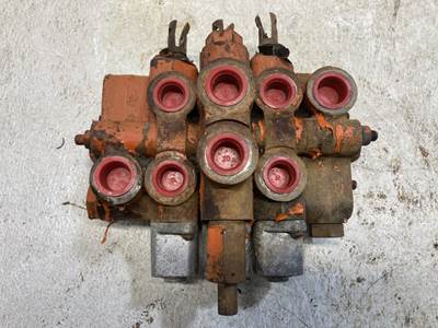 John Deere 670A Hydraulic Valve