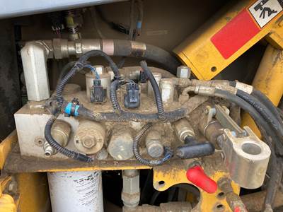 John Deere 750K Hydraulic Valve