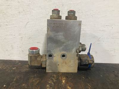 John Deere 750K Hydraulic Valve