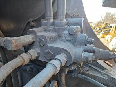 Komatsu WA450-5L Hydraulic Valve