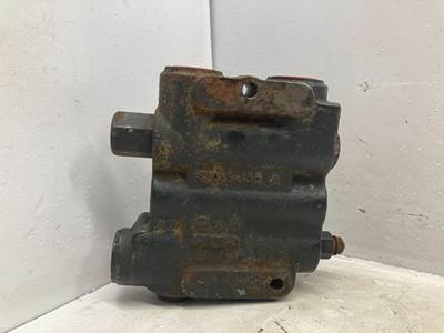 Moffett M5500 Hydraulic Valve