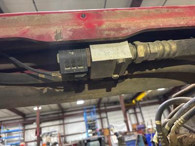 Takeuchi TL140 Hydraulic Valve