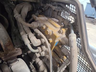 Takeuchi TL6R Hydraulic Valve