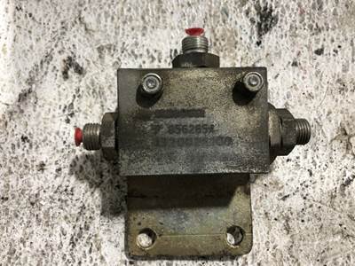 Terex TX55-19 Hydraulic Valve for a Terex TX-5519