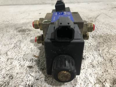 Terex TX55-19 Hydraulic Valve for a Terex TX-5519