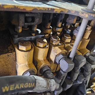 Vermeer V3550 Hydraulic Valve