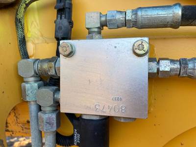 Volvo G746B Hydraulic Valve