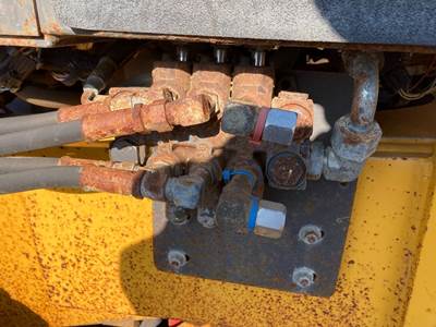 Volvo G746B Hydraulic Valve