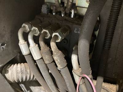 Volvo L20B Hydraulic Valve