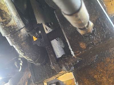 Volvo L220E Hydraulic Valve