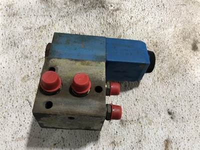 Volvo L90B Hydraulic Valve