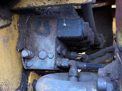 Volvo L90B Hydraulic Valve