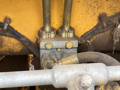 Volvo L90B Hydraulic Valve