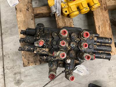 Volvo MC115C Hydraulic Valve