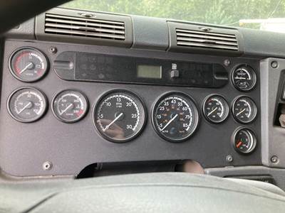 Freightliner Cascadia Instrument Panel Cluster