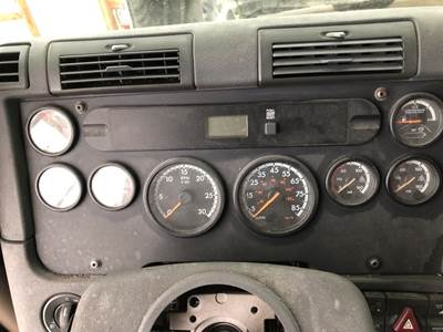 Freightliner Cascadia Instrument Panel Cluster
