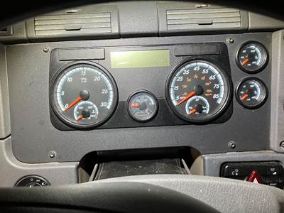 Freightliner Cascadia Instrument Panel Cluster