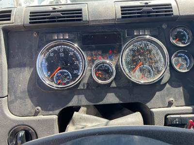 Freightliner Cascadia Instrument Panel Cluster