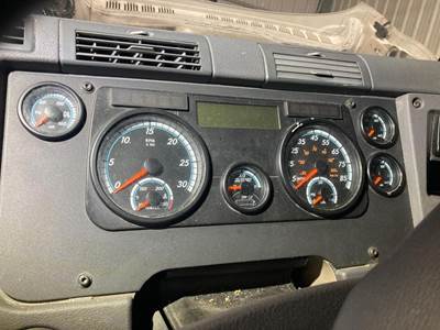 Freightliner Cascadia Instrument Panel Cluster