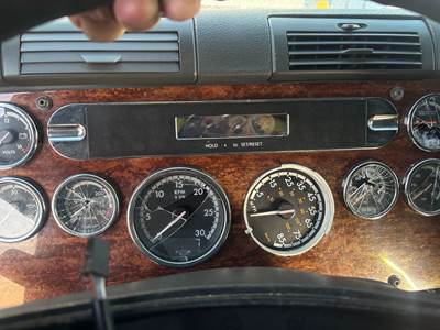 Freightliner Cascadia Instrument Panel Cluster