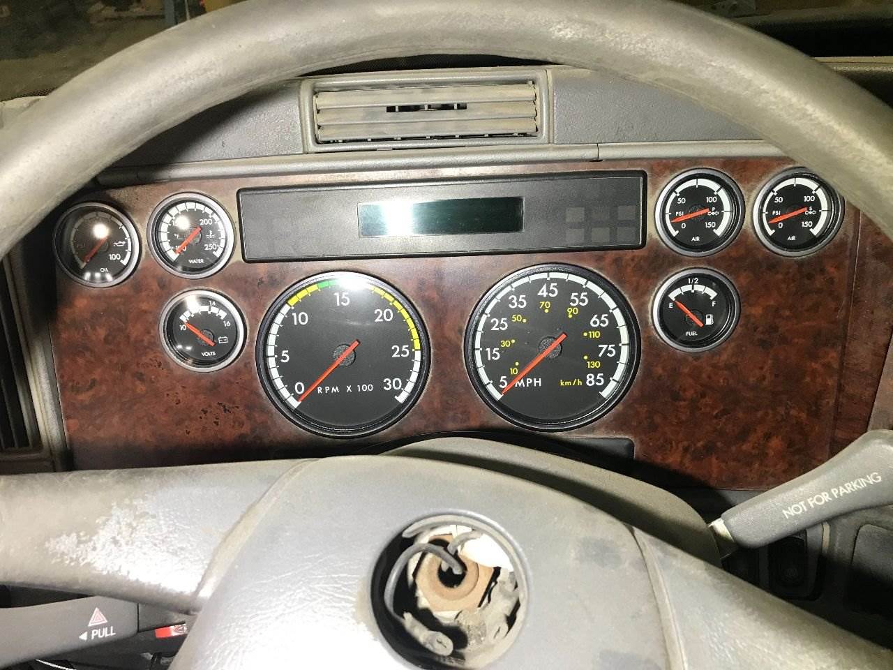2000 Freightliner Century Class 120 Instrument Panel Cluster for a