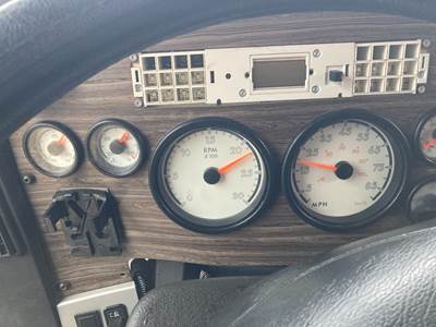 Freightliner Coronado 122 SD Instrument Panel Cluster for a Freightliner 122SD